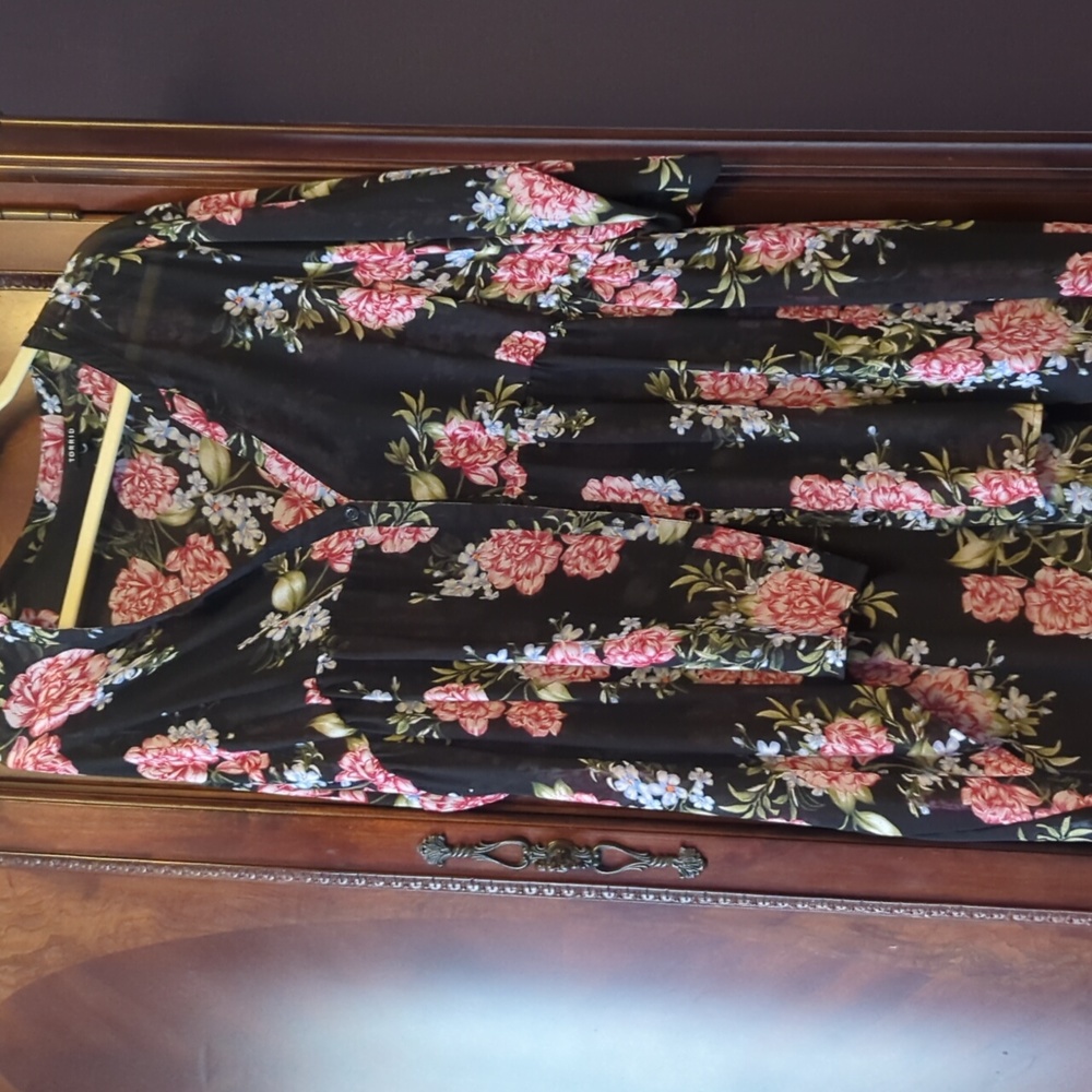 Torrid sheer button up shawl. Floral pattern